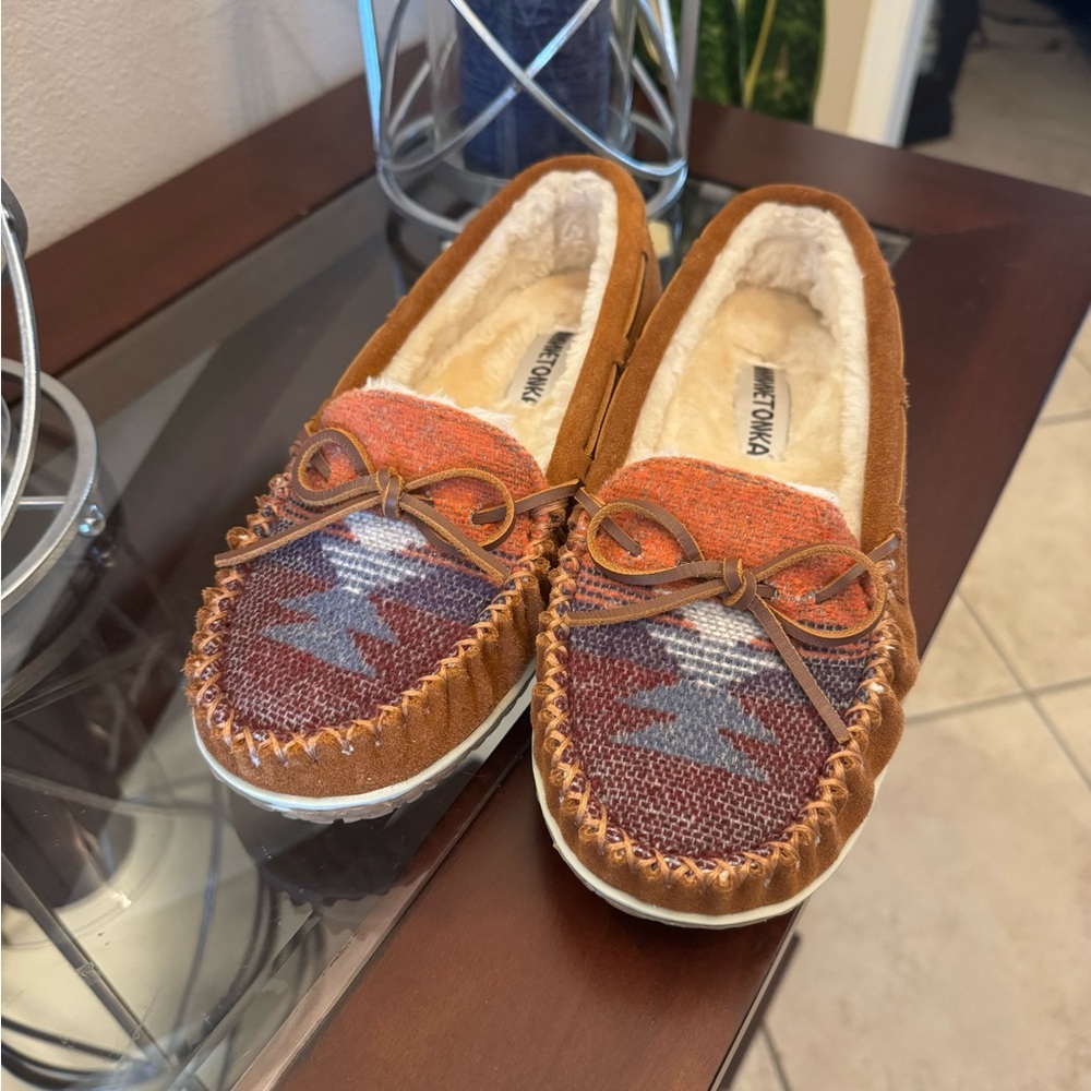 Minnetonka Women’s Tan Suede Moccasins with Multicolor Aztec Woven Toe